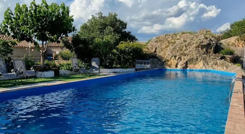 Casa Rural Casaplana, 1500m2 y piscina privada, max 23pax, Prepirineo Aragonés - Image 1