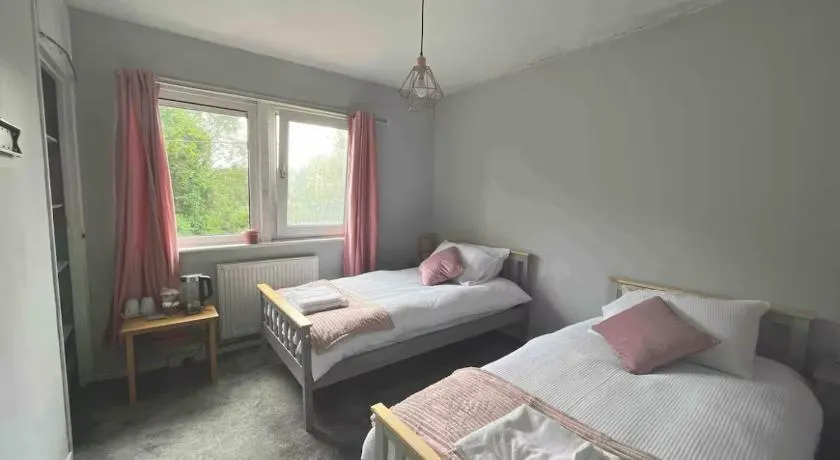 Amina Cottage - Women only - Image 1