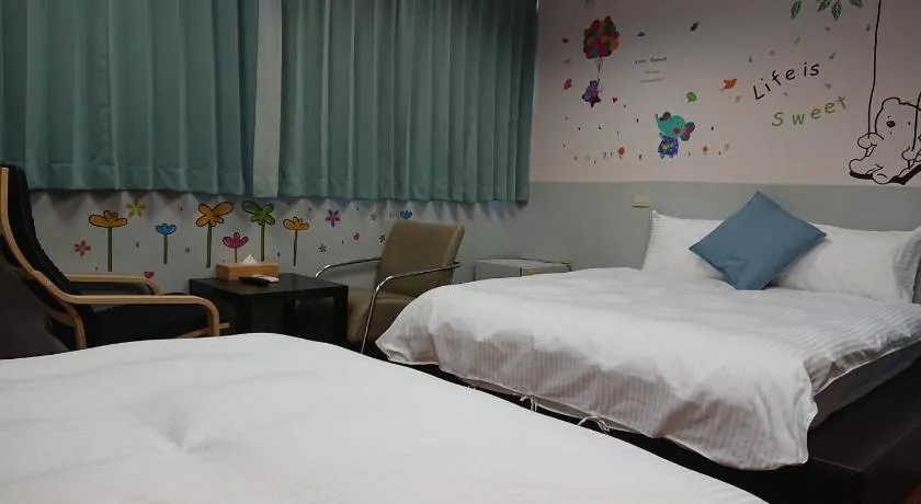 Papa Bear's Guesthouse - Image 1