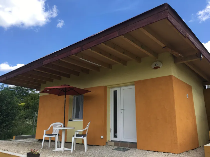Peaceful equipped guest house with panoramic views - Image 1