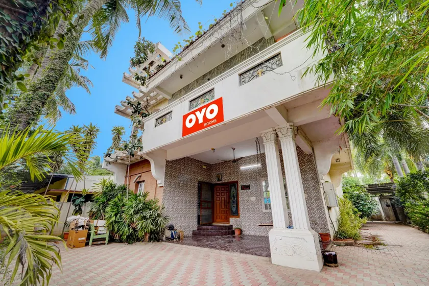 OYO Flagship Queens Palace - Image 1