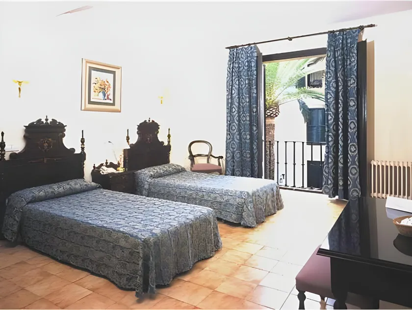 Hotel Born - Image 1