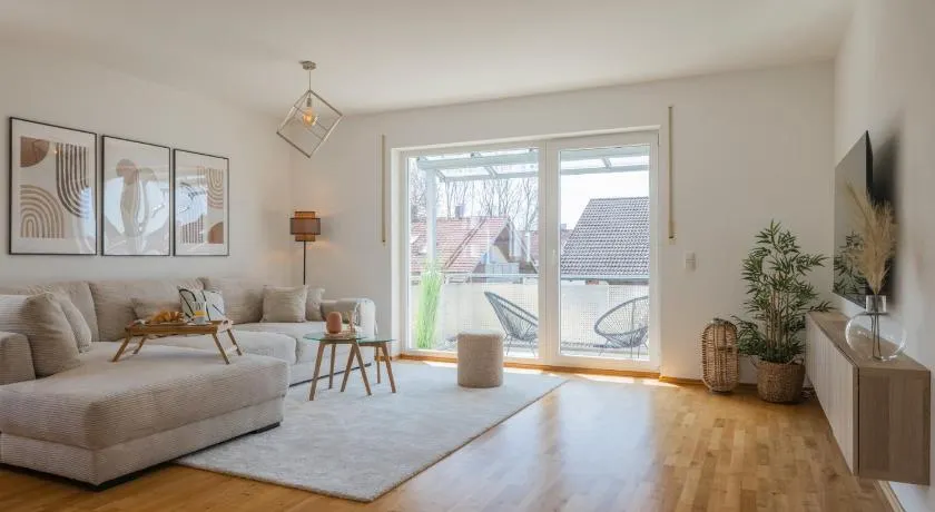 Step Apartments - Large, Luxurious and Central - Image 1