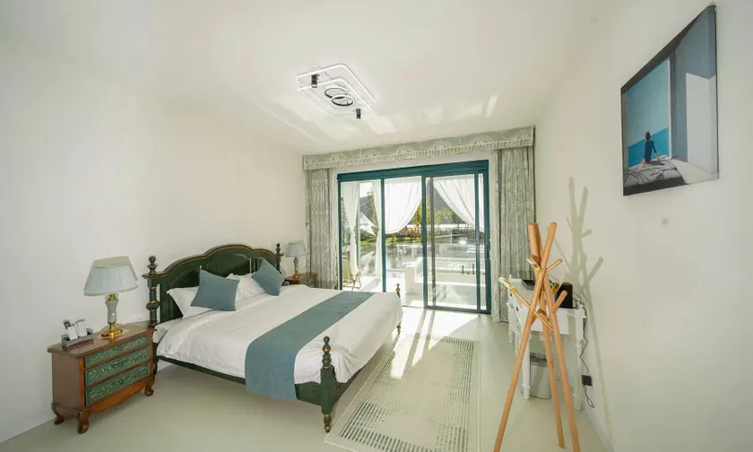 Kunming Luye Swan Lake Resort Camp - Image 1
