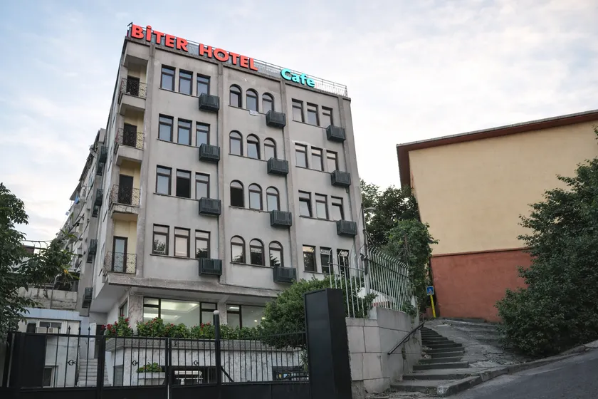 Biter Hotel - Image 1