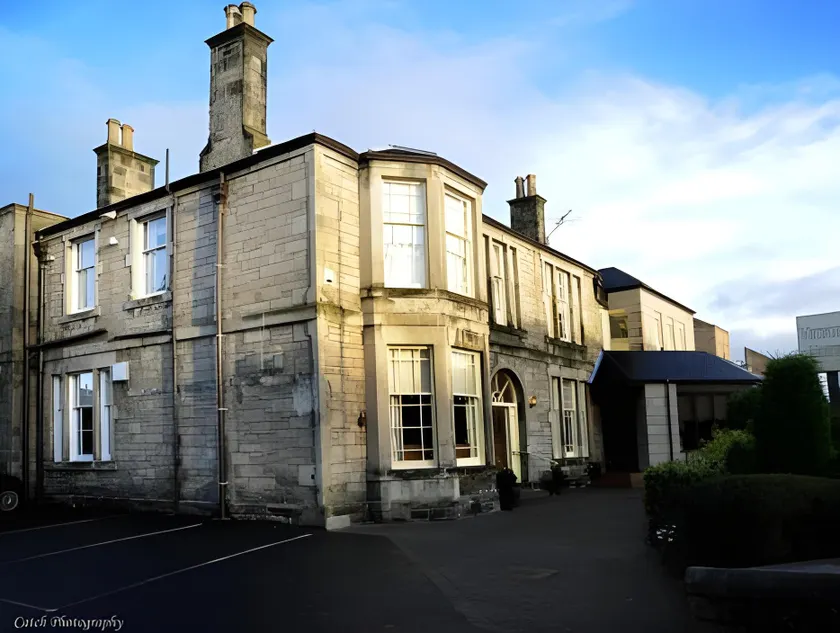 Victoria Hotel - Image 1
