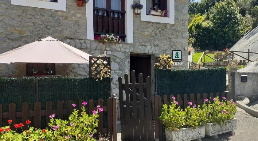 Casa Rural La Peña en Unquera (Cantabria) - Image 1