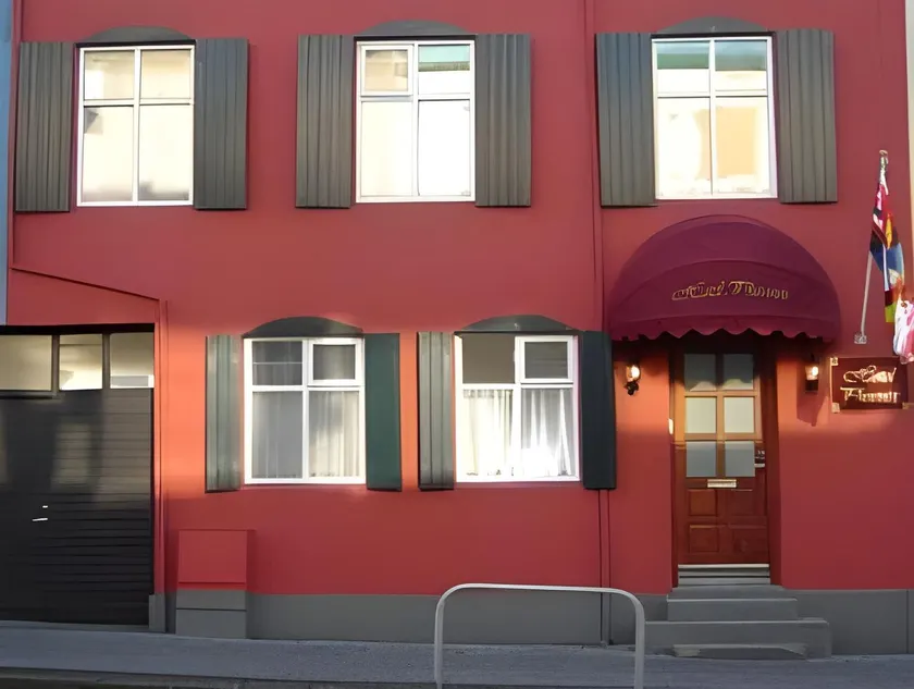Hotel Phoenix - Image 1