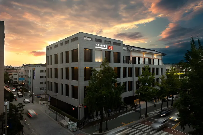 Jeonju Tourist Hotel kkotsim - Image 1