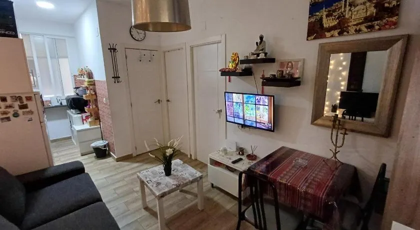 room en madrid pacifico - Image 1