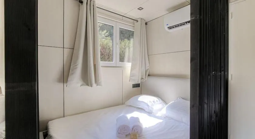 Tiny-house atypique, 4 personnes, Saint-Didier - Image 1