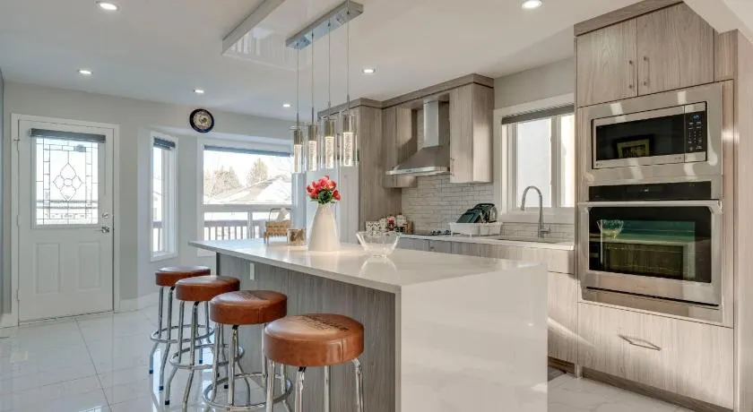 Rare Find fully renovated 6 bedroom 3 bath and both levels - Image 1