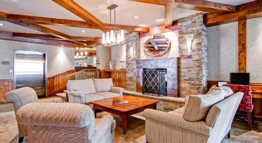 Kiva 428 by East West Hospitality - Image 1