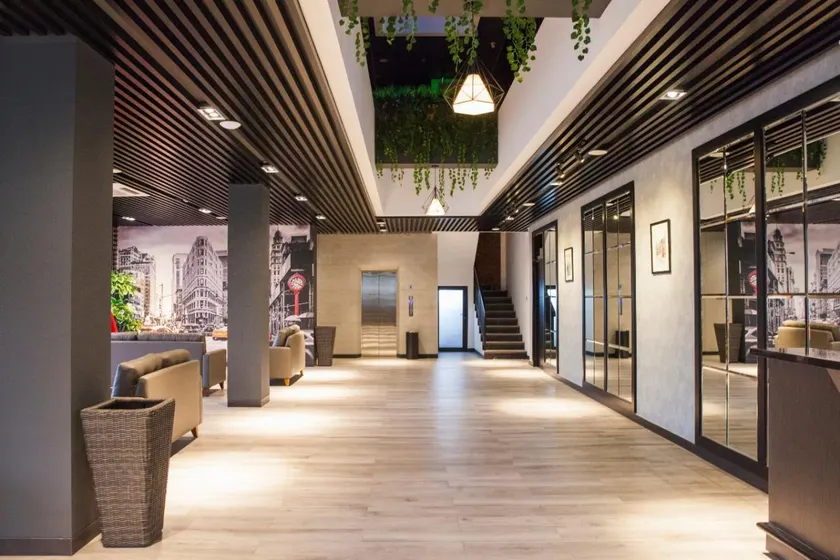 Grand Caman hotel - Image 1