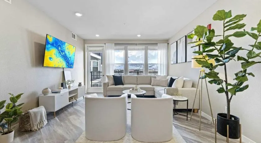 Sparks 2BR Waterfront · Spring Getaway & Rooftop - Image 1