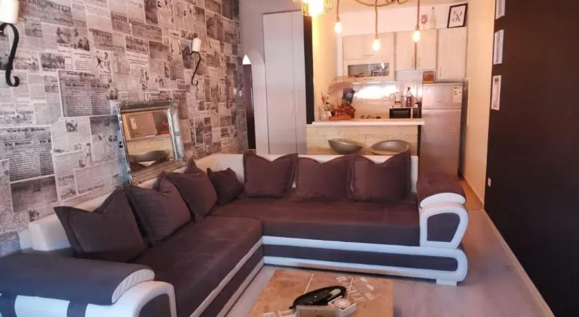 Book home - Image 1