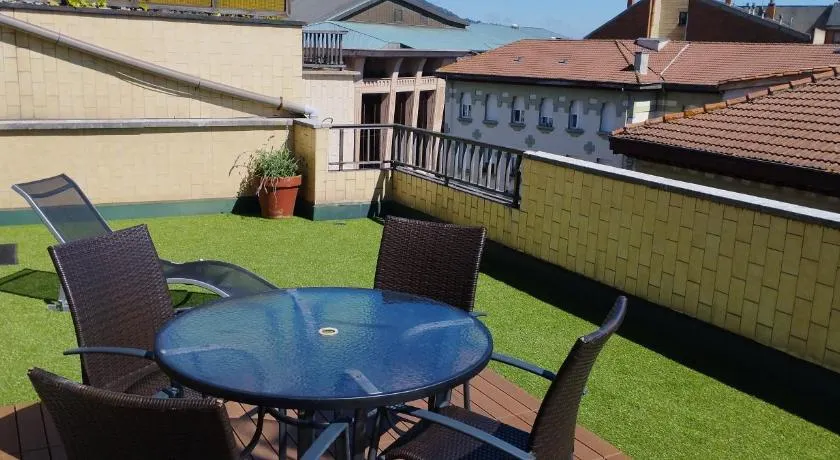 ÁTICO AUDITORIO disfrute sus 40 metros de terraza orientada al sur - Image 1