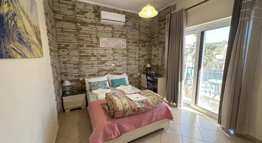 2-Bed Blue & White Apartment with Jacuzzi, BBQ, Garden, near Beach - Image 1