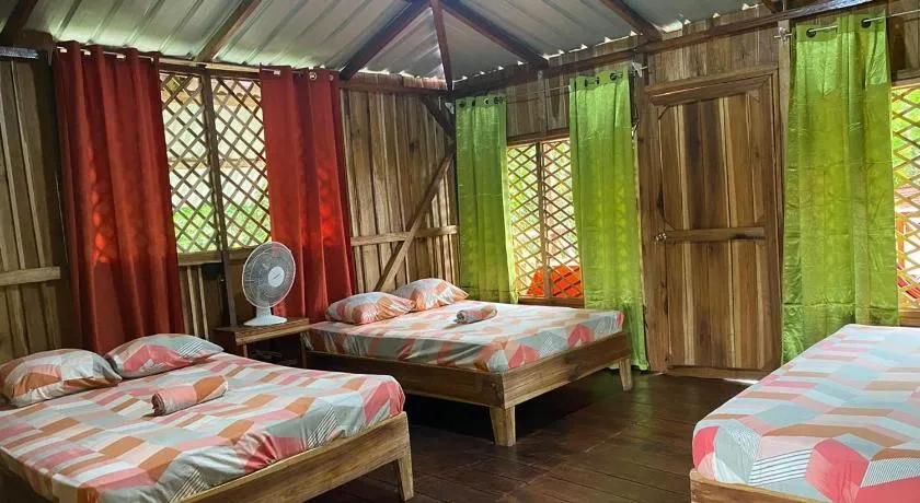 Hotel cahuita - Image 1