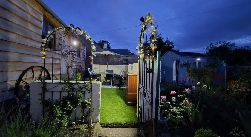 Oor Hoose - Image 1