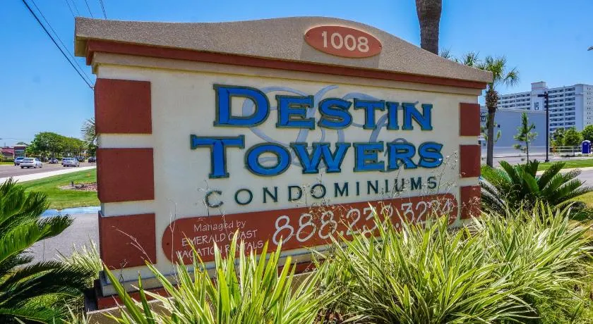 Destin Towers - Middle Unit ON THE BEACH! - Image 1