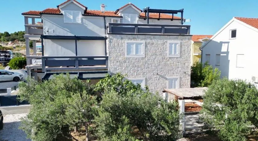 Ferienwohnung mit Terrasse und Grill | Gartenblick - Image 1