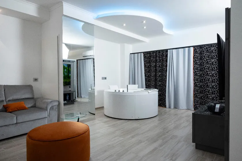 Suite17 - Luxury GuestHouse - Image 1