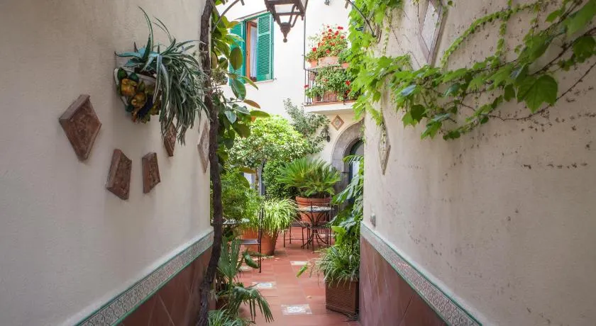 Villa Elisa Holiday Home - Image 1