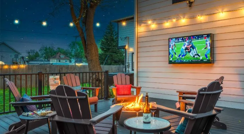 NEW Menagerie on 40th- Karaoke Lounge - Hot Tub - Pet Friendly - Image 1