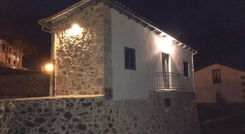 La Casita Del Castañar - Image 1