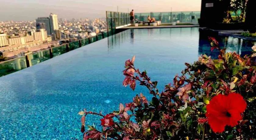 HIGH RISE LUXURY CONDO 1BED ROOF TOP POOL 2 MinMRT - Image 1