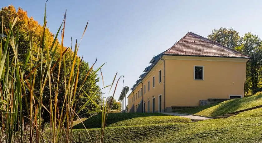 Dvorec Trebnik - SOBE - Image 1