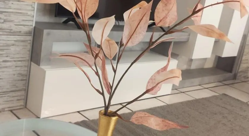 Donna Rosa - Image 1