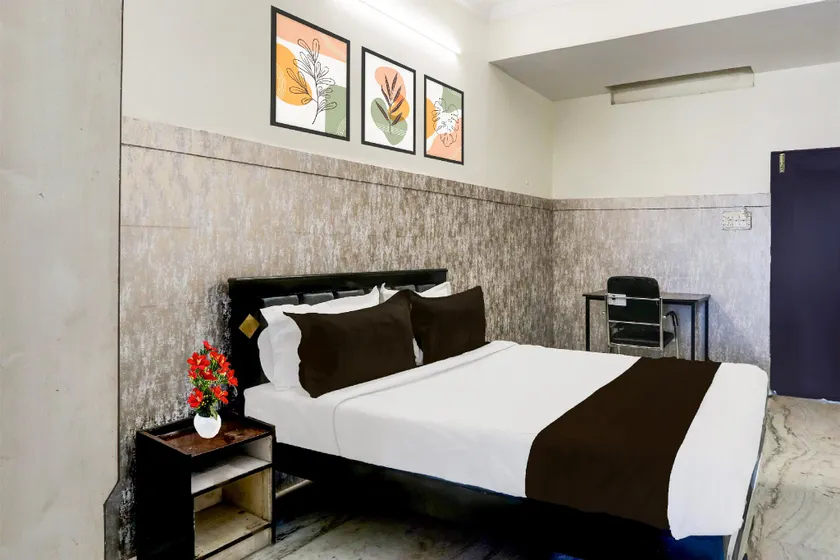 Hotel O Kukatpally S Palace - Image 1