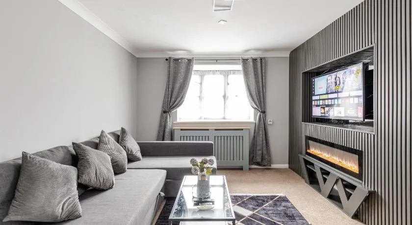 Luxurious 2BR Apt near O2 arena & Excel London with Parking Facilities - Image 1
