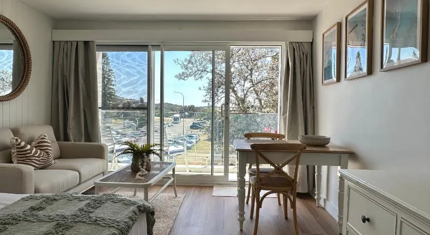 Beachfront Studio Fabulous Location - Image 1