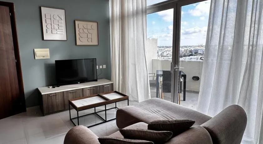 Central & Spacious Penthouse w/ 1BR + City View by 360 Estates - Image 1