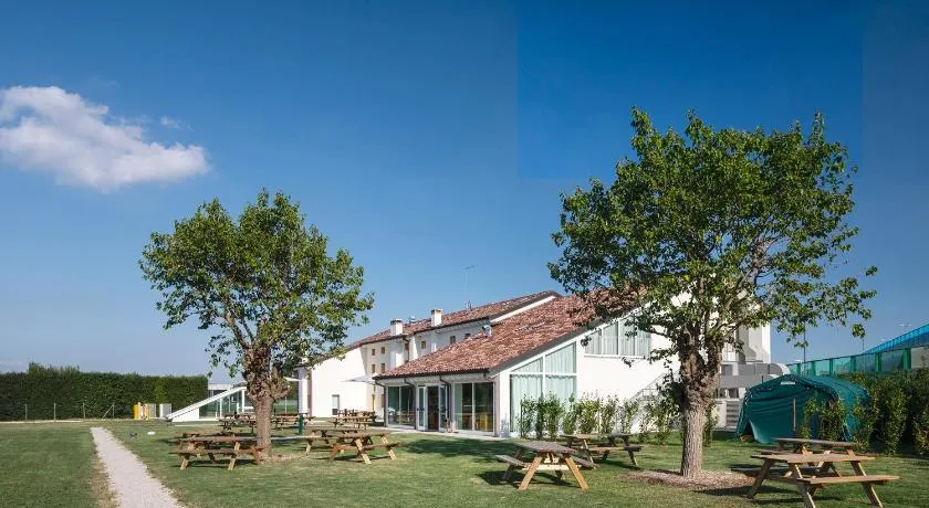 Nomad Hostel - Image 1