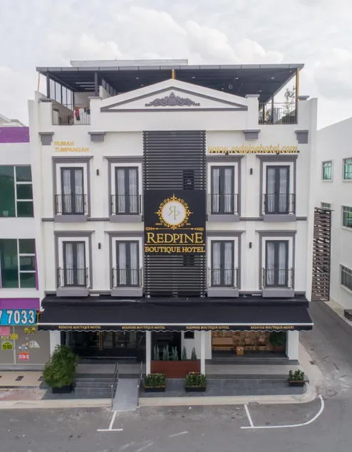 Redpine Hotel - Image 1
