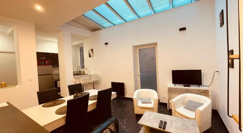 Luxe Caché Balnéo et Sauna Privés - 372 - Image 1