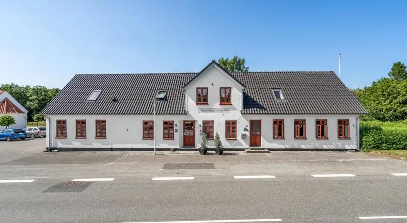 Skjoldbjerg Garnihotel - Image 1