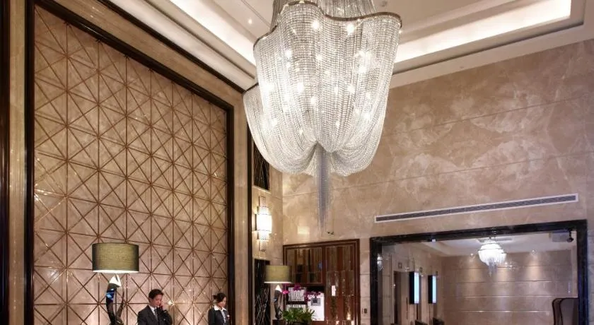 S Aura Hotel - Image 1