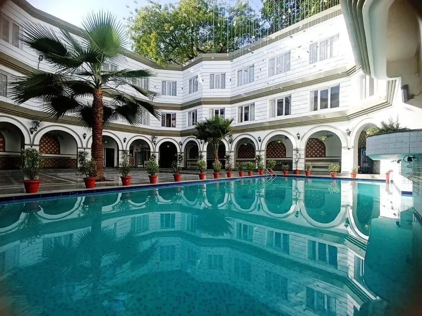 Grand Continental - Image 1