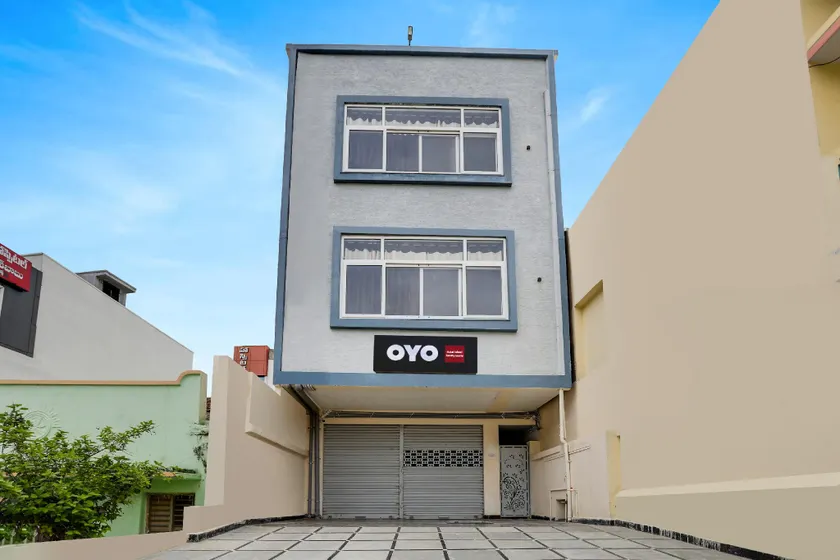 Hotel O LAHARI LUXURY ROOMS - Image 1