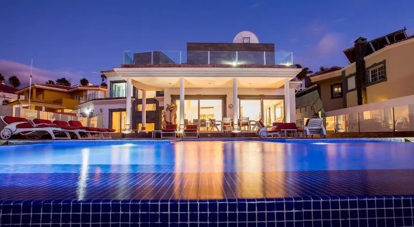 Villa \"Casa Bella Vista\" con vistas al mar, piscina, jacuzzi, sauna, Wi-Fi, A/A, balcón y terraza - Image 1