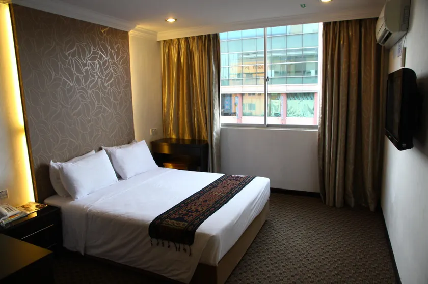 Royal Hotel - Image 1