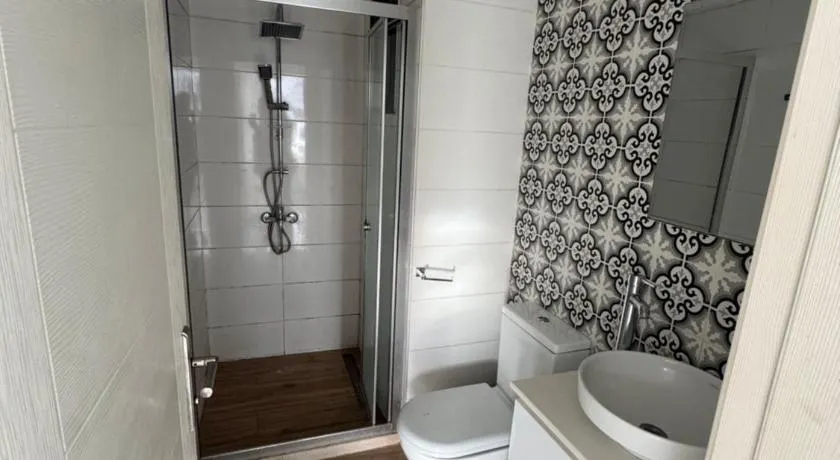 Joy Residence- 3 bedroom apartment with balcony - Image 1