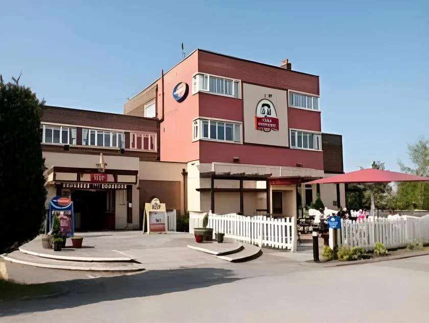 Toby Carvery Doncaster by Innkeeper's Collection - Image 1