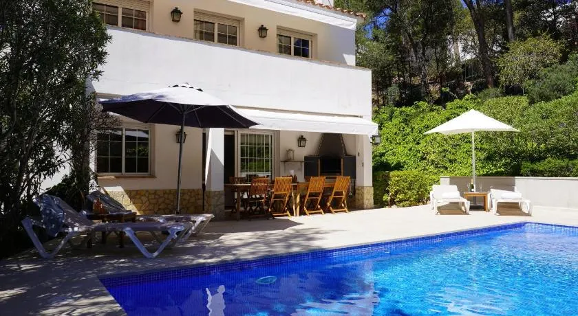 Villa de Lujo con Piscina Privada cerca del Mar - ES-323-61 - Image 1