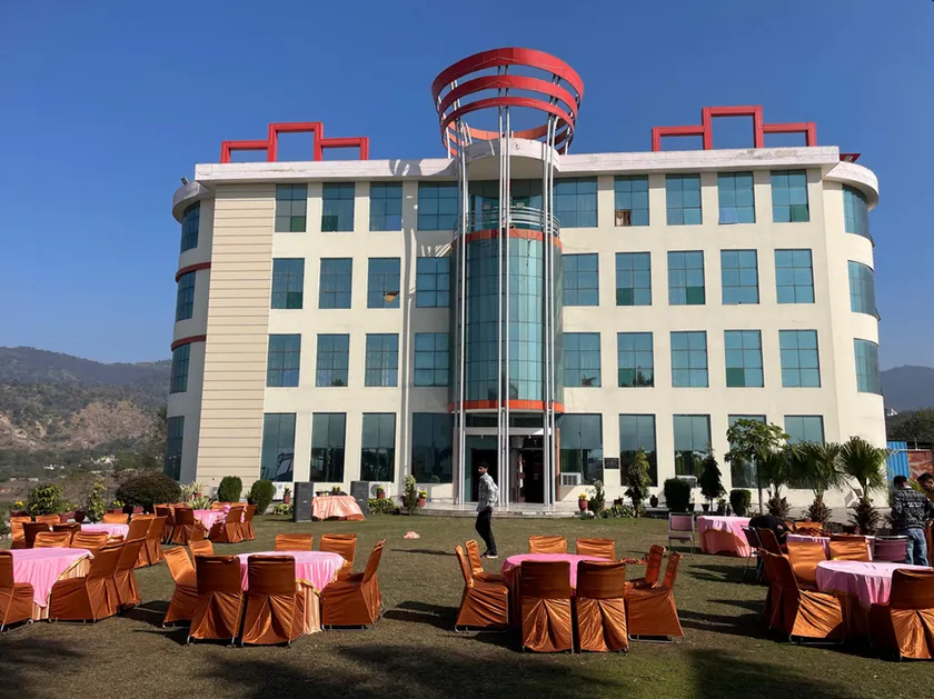 Hotel Orange - Image 1